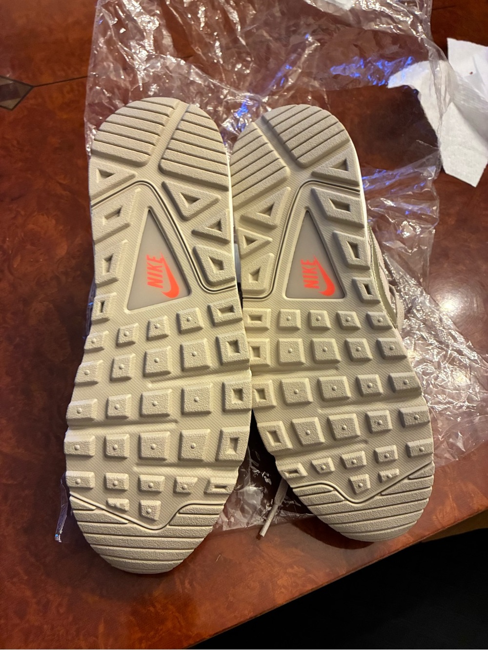 Nike Women's Air Max - Picture 9 of 11